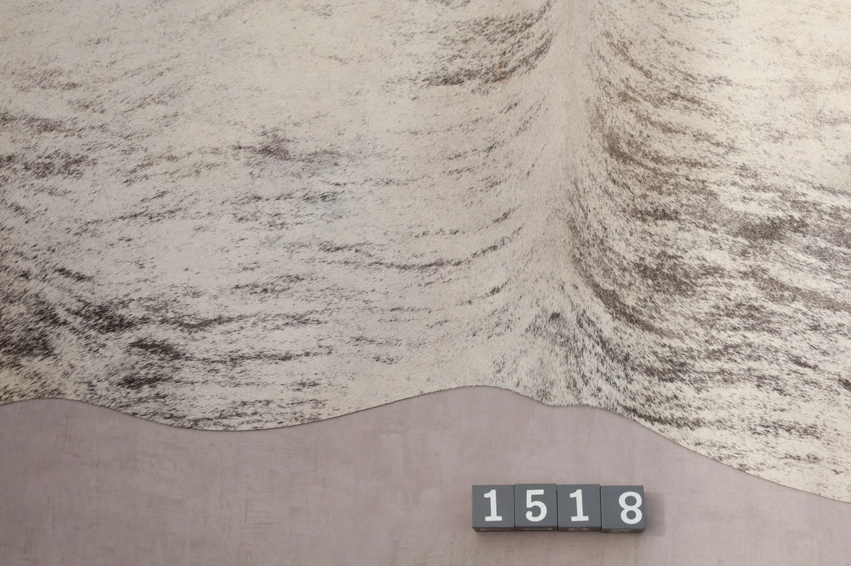Kuhfell Grau getigert (1518) 1-2 qm Nahaufnahme Rückenende